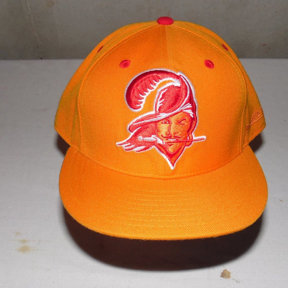 Tampa Bay Buccaneers ThrowBack Fitted Size 8
